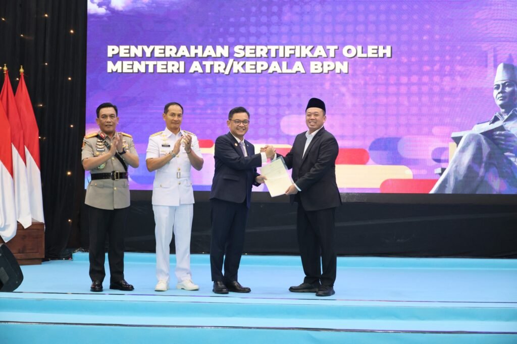 WhatsApp Image 2026 05 21 at 15.45.25 Serahkan Sertipikat Hak Pakai untuk Lemhannas RI, Menteri Nusron: Perkuat Kepastian Hukum Aset Negara PROKALTIM