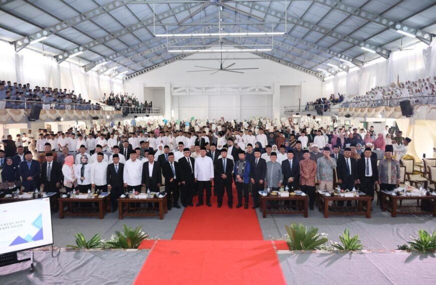 Serahkan Lebih dari 1.000 Sertipikat Tanah&hellip;