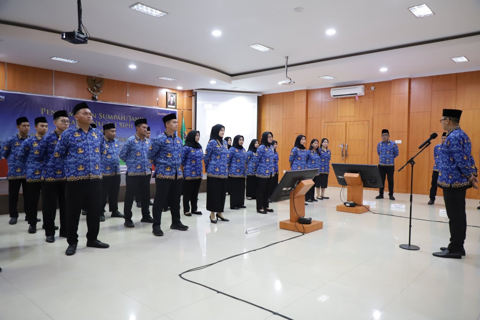 Pegawai Negeri Sipil di Lingkungan Kanwil BPN Provinsi Kalimantan Timur Resmi Dilantik dan Diambil Sumpahnya PROKALTIM 1 WhatsApp Image 2026 06 11 at 14.55.48 Pegawai Negeri Sipil di Lingkungan Kanwil BPN Provinsi Kalimantan Timur Resmi Dilantik dan Diambil Sumpahnya PROKALTIM