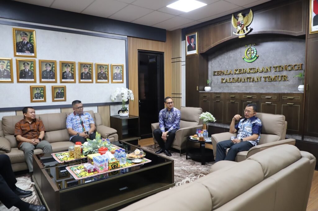 Perkuat Sinergi Penegakan Hukum Pertanahan, Kakanwil BPN Provinsi Kaltim Jalin Koordinasi Strategis ke Kejati Kaltim PROKALTIM 1 WhatsApp Image 2026 06 12 at 15.29.57 Perkuat Sinergi Penegakan Hukum Pertanahan, Kakanwil BPN Provinsi Kaltim Jalin Koordinasi Strategis ke Kejati Kaltim PROKALTIM