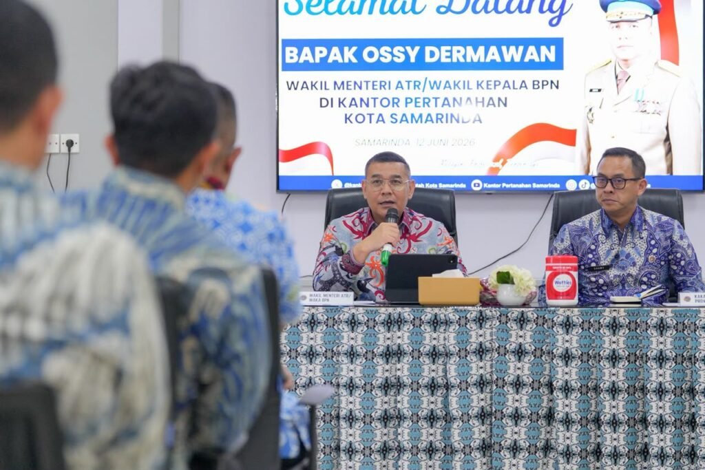 WhatsApp Image 2026 06 13 at 17.03.14 Berikan Pengarahan di Kantah Kota Samarinda, Wamen Ossy: ATR/BPN Harus Jadi Solusi Atas Pembangunan di Kalimantan Timur PROKALTIM