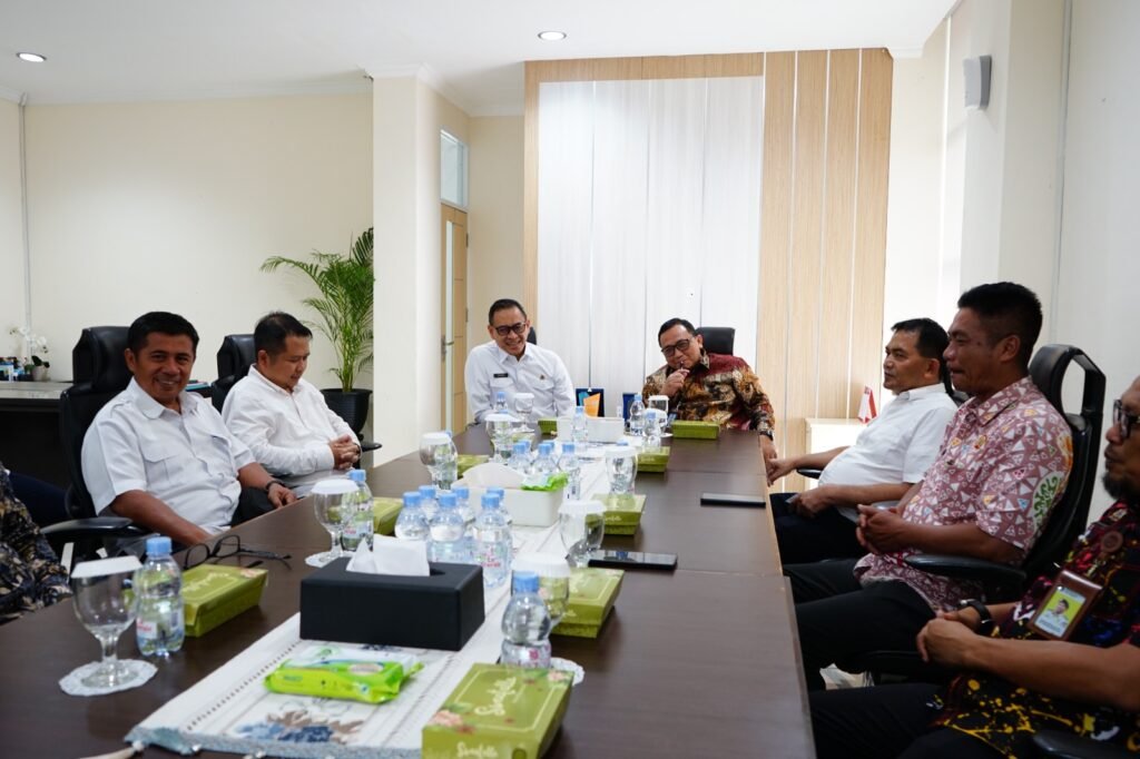 WhatsApp Image 2026 06 15 at 08.52.08 Dukung Percepatan Jalan Tol Akses IKN, Kanwil BPN Provinsi Kaltim Perkuat Sinergi dengan Penasihat Khusus Presiden PROKALTIM