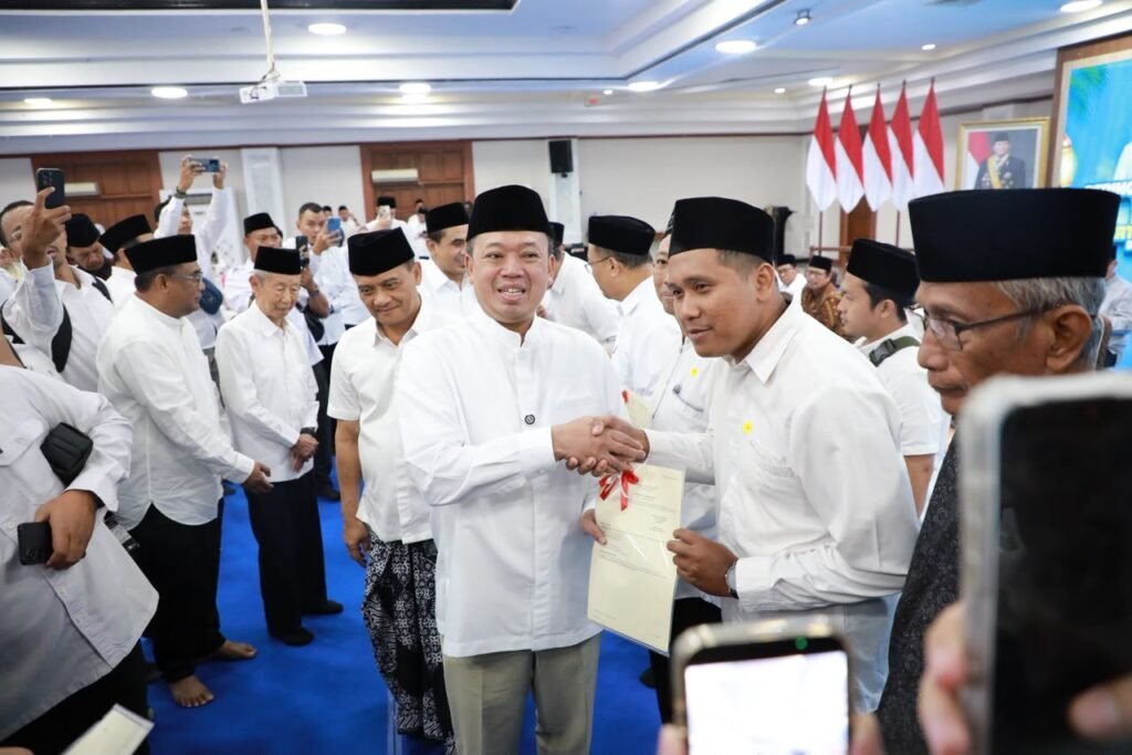 WhatsApp Image 2026 06 16 at 20.06.17 Serahkan 243 Sertipikat Tanah Wakaf di Jawa Tengah, Menteri Nusron: Bagian dari Program Prioritas Nasional Selesaikan Kepastian Hukum Aset Umat PROKALTIM