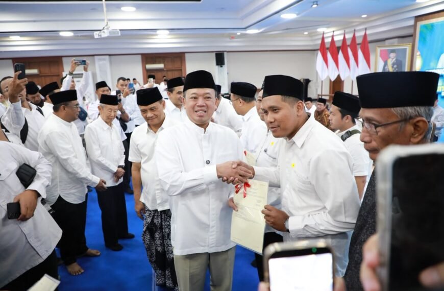 Serahkan 243 Sertipikat Tanah Wakaf di&hellip;