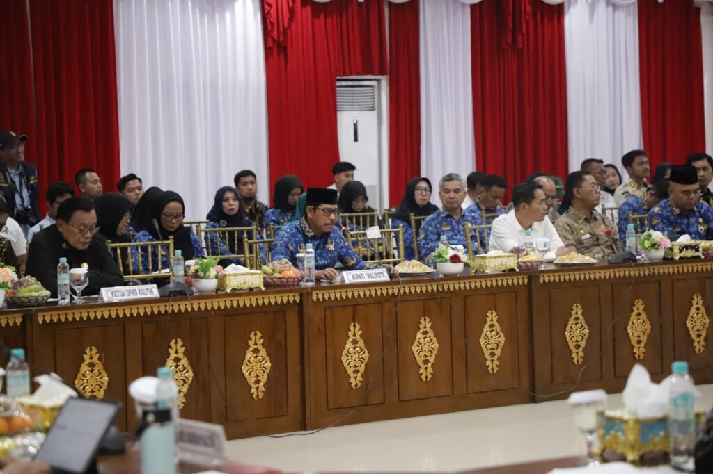 Komisi II DPR RI Dorong Penguatan Sinergi Kebijakan Pertanahan di Kaltim, Kanwil BPN Provinsi Kaltim Sampaikan Berbagai Capaian Strategis PROKALTIM 1 WhatsApp Image 2026 06 17 at 20.12.37 Komisi II DPR RI Dorong Penguatan Sinergi Kebijakan Pertanahan di Kaltim, Kanwil BPN Provinsi Kaltim Sampaikan Berbagai Capaian Strategis PROKALTIM