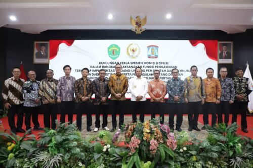 Kepala Kantor Pertanahan Kabupaten Paser Mendampingi Kepala Kantor Wilayah BPN Provinsi Kalimantan Timur dalam Kunjungan Kerja Spesifik Komisi II DPR RI di Balikpapan PROKALTIM 2 WhatsApp Image 2026 06 18 at 14.49.09 Kepala Kantor Pertanahan Kabupaten Paser Mendampingi Kepala Kantor Wilayah BPN Provinsi Kalimantan Timur dalam Kunjungan Kerja Spesifik Komisi II DPR RI di Balikpapan PROKALTIM
