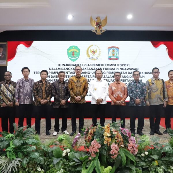 Kepala Kantor Pertanahan Kabupaten Paser Mendampingi Kepala Kantor&hellip;