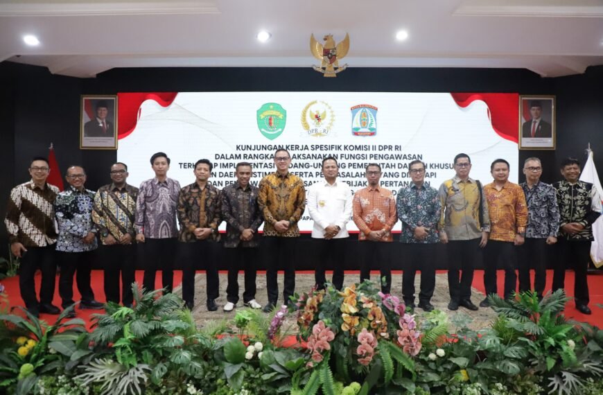 Kepala Kantor Pertanahan Kabupaten Paser Mendampingi Kepala Kantor&hellip;