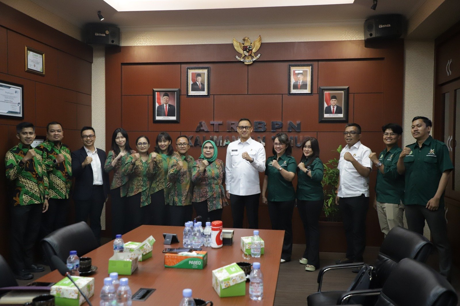 Kanwil BPN Provinsi Kaltim dan IPPAT Kaltim Perkuat Sinergi untuk Tingkatkan Kualitas Pelayanan Pertanahan PROKALTIM 1 WhatsApp Image 2026 06 25 at 01.13.24 Kanwil BPN Provinsi Kaltim dan IPPAT Kaltim Perkuat Sinergi untuk Tingkatkan Kualitas Pelayanan Pertanahan PROKALTIM