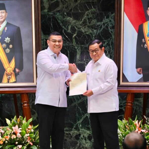 DKI Jakarta HUT ke-499, Wamen Ossy Serahkan 499&hellip;
