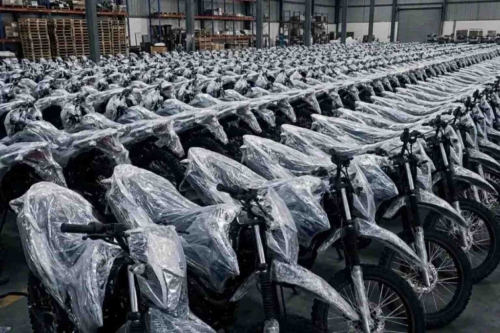 Kejagung Tahan Komisaris PT YAT, Korupsi Motor Listrik MBG Terungkap PROKALTIM 2 tersangka motor listrik mbg 2 Kejagung Tahan Komisaris PT YAT, Korupsi Motor Listrik MBG Terungkap PROKALTIM