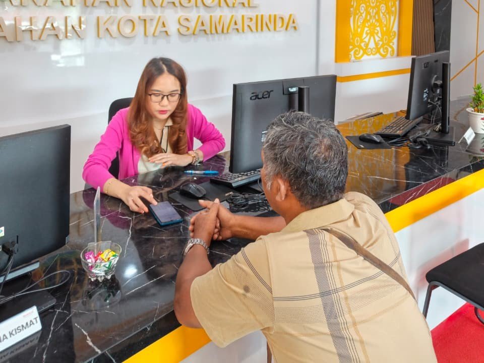 WhatsApp Image 2026 07 27 at 09.42.35 Kakanwil BPN Provinsi Kalimantan Timur Tinjau Pelayanan Akhir Pekan di Kantor Pertanahan Kota Samarinda PROKALTIM