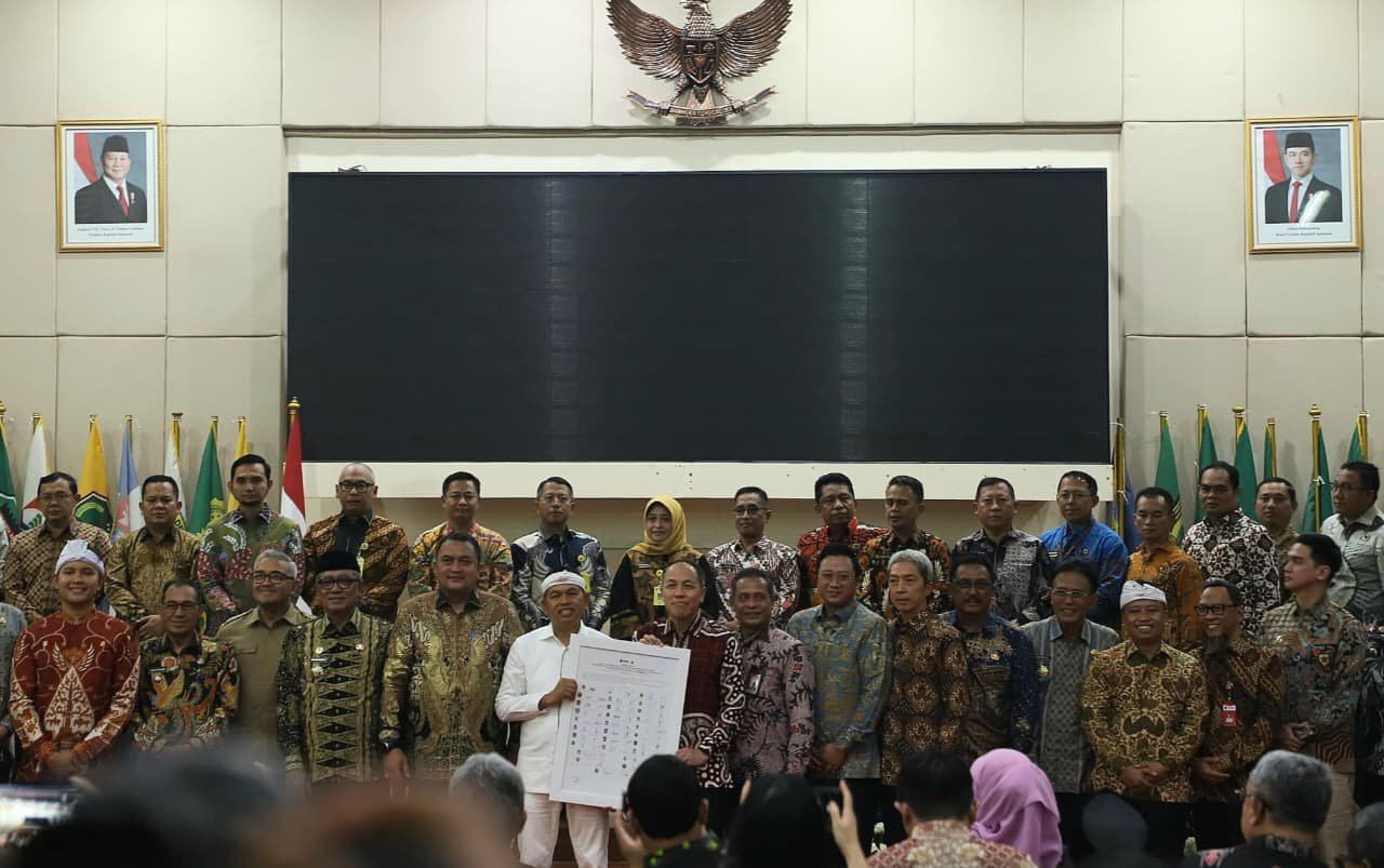 Kementerian ATR/BPN, KPK, dan Pemda Jawa Barat Sepakati Kerja Sama dalam Upaya Pencegahan Korupsi serta Penguatan Ekonomi Daerah PROKALTIM 1 WhatsApp Image 2026 08 04 at 20.52.20 Kementerian ATR/BPN, KPK, dan Pemda Jawa Barat Sepakati Kerja Sama dalam Upaya Pencegahan Korupsi serta Penguatan Ekonomi Daerah PROKALTIM