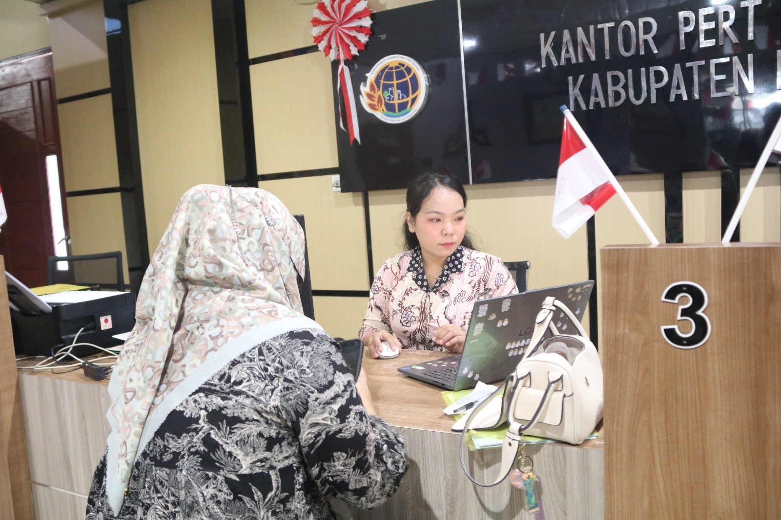 Optimalisasi Pelayanan Loket, Kantor Pertanahan Kabupaten Paser Perkuat Komitmen Pelayanan Publik PROKALTIM 1 WhatsApp Image 2026 08 27 at 14.39.10 Optimalisasi Pelayanan Loket, Kantor Pertanahan Kabupaten Paser Perkuat Komitmen Pelayanan Publik PROKALTIM