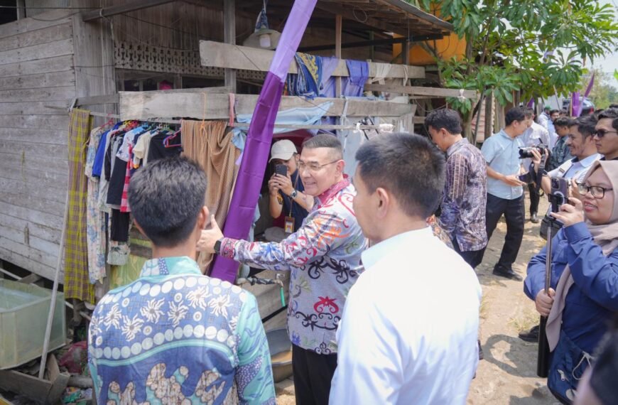 Wamen Ossy Serahkan Sertipikat bagi MBR&hellip;