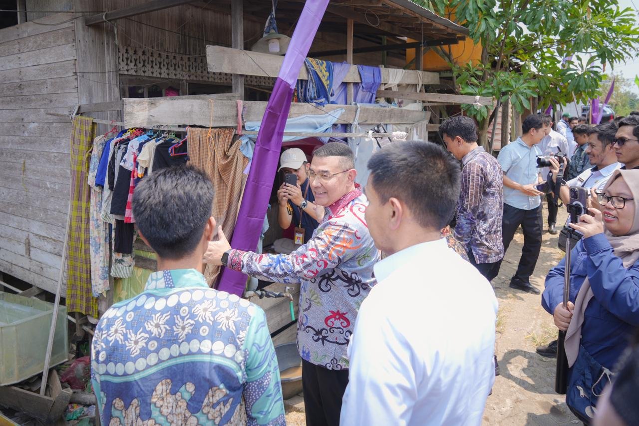 Wamen Ossy Serahkan Sertipikat bagi MBR di Kalsel, Dukung Penyediaan Rumah Layak Huni Lewat Legalitas Tanah PROKALTIM 1 WhatsApp Image 2026 09 03 at 09.37.14 Wamen Ossy Serahkan Sertipikat bagi MBR di Kalsel, Dukung Penyediaan Rumah Layak Huni Lewat Legalitas Tanah PROKALTIM