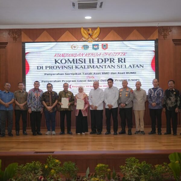 Serahkan Sertipikat Aset BMD dan BUMD Pemprov Kalsel,&hellip;
