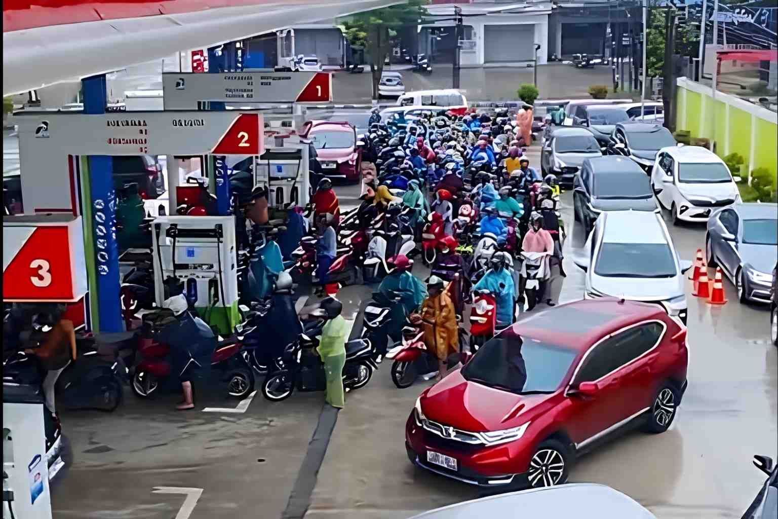 antrian bbm balikpapan Hari Pelanggan Nasional 2026: Aksi Nyata dan Layanan Pertamina di Balikpapan Masih Diuji Antrean BBM PROKALTIM