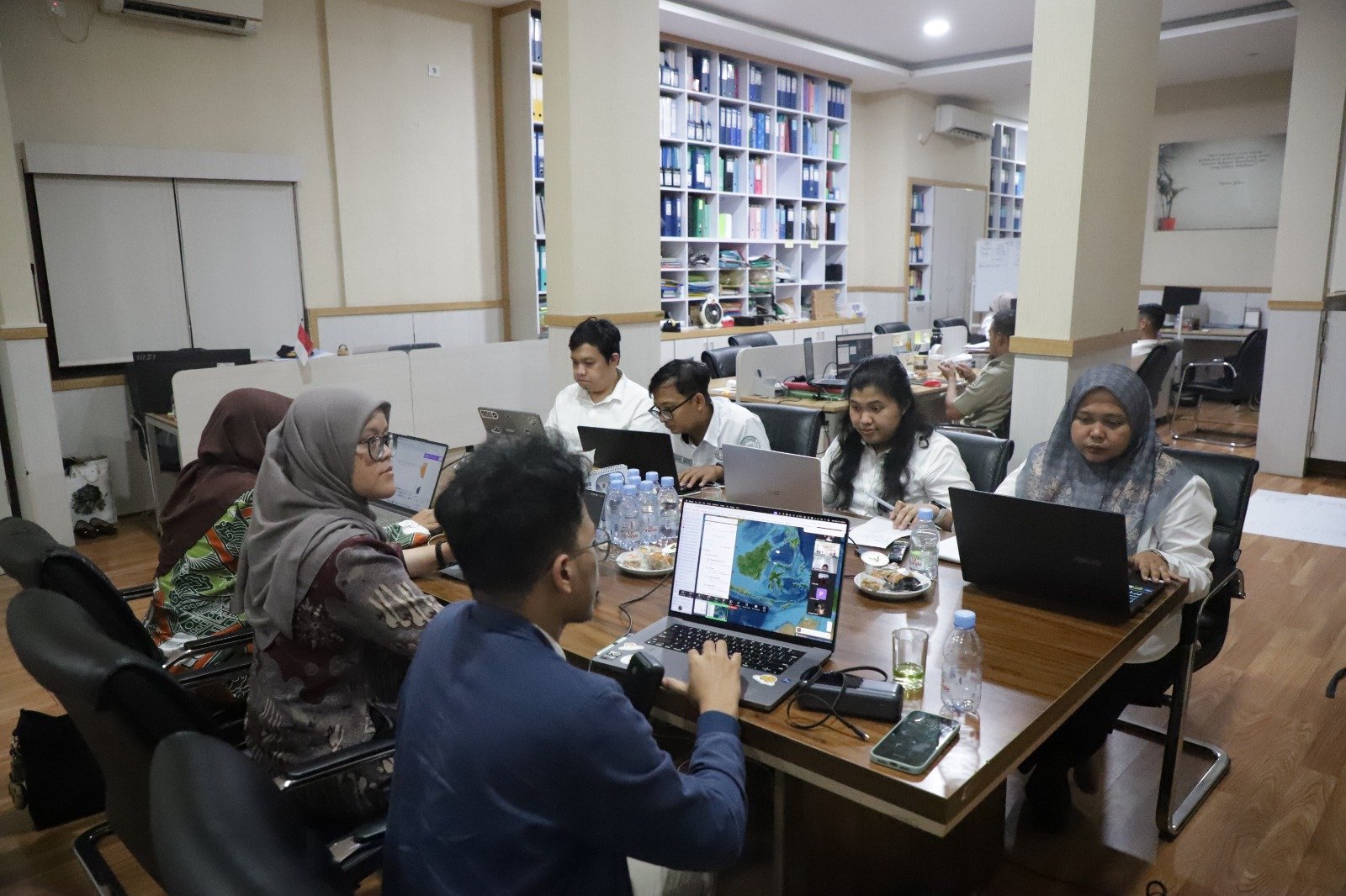 Perkuat Pelaksanaan Pengukuran dan Pemetaan Kadastral, Kanwil BPN Provinsi Kaltim Ikuti Sosialisasi Pemodelan 3D HMSRS PROKALTIM 1 WhatsApp Image 2026 10 01 at 10.02.18 Perkuat Pelaksanaan Pengukuran dan Pemetaan Kadastral, Kanwil BPN Provinsi Kaltim Ikuti Sosialisasi Pemodelan 3D HMSRS PROKALTIM