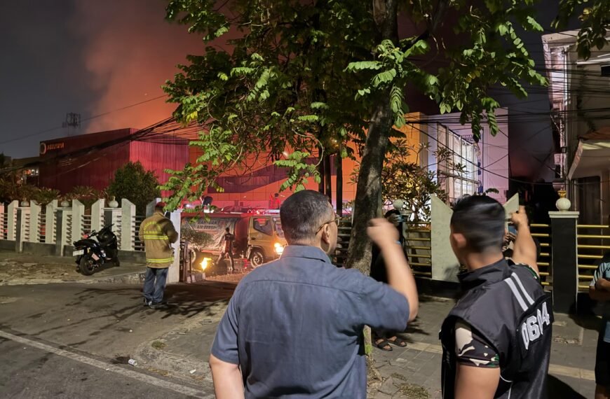 Ossy Dermawan, mendatangi Kantor Pertanahan Kabupaten Karawang, Jawa Barat