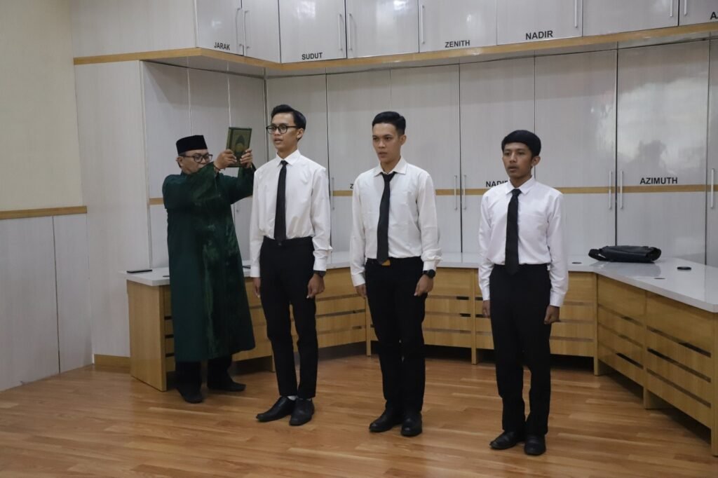 Kantor Wilayah Badan Pertanahan Nasional (BPN) Provinsi Kalimantan Timur melaksanakan pengambilan sumpah jabatan Surveyor Kadastral