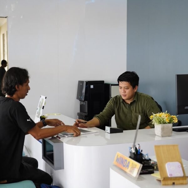 Pelayanan Tanah Akhir Pekan (PELATARAN) yang tersedia di sejumlah Kantor Pertanahan (Kantah) memberikan alternatif bagi masyarakat yang ingin mengurus urusan tanah