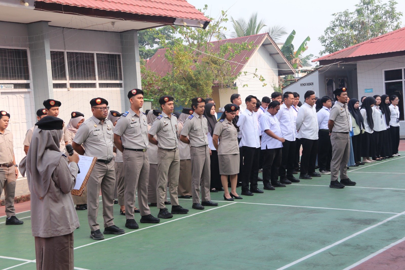 Kantor Pertanahan Kabupaten Paser Laksanakan Apel Pagi, Tekankan Disiplin dan Percepatan Program PTSL PROKALTIM 1 Kantor Pertanahan Kabupaten Paser melaksanakan apel pagi yang diikuti oleh seluruh jajaran pegawai