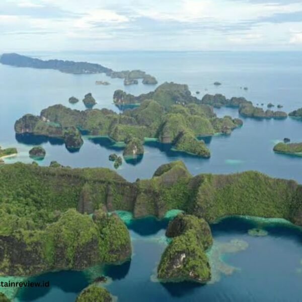 Pulau-pulau kecil terluar yang berada di ujung Indonesia tidak hanya menjadi bagian dari bentang wilayah kepulauan, namun juga memiliki posisi strategis bagi negara