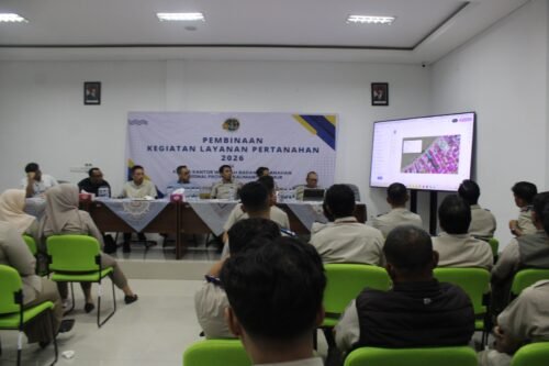 Pastikan Target Kinerja Berjalan, Kakanwil BPN Provinsi Kaltim Gelar Monitoring dan Evaluasi Kinerja Kantah Kabupaten Berau PROKALTIM 4 Kantor Wilayah Badan Pertanahan Nasional (BPN) Provinsi Kalimantan Timur melaksanakan monitoring dan evaluasi kinerja di Kantor Pertanahan Kabupaten Berau