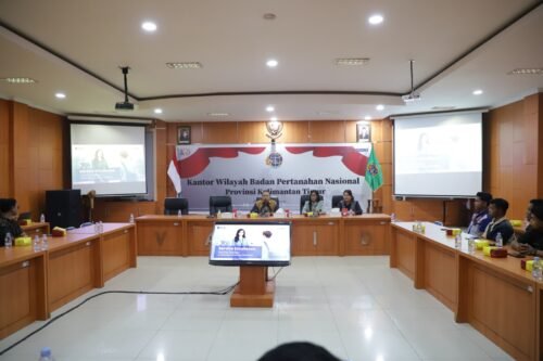 Kanwil BPN Provinsi Kaltim Tingkatkan Kualitas Pelayanan melalui Pelatihan Service Excellence PROKALTIM 6 Dalam rangka meningkatkan kualitas pelayanan kepada masyarakat, Kantor Wilayah Badan Pertanahan Nasional (BPN) Provinsi Kalimantan Timur menggelar Pelatihan Service Excellence bagi Aparatur Sipil Negara (ASN)