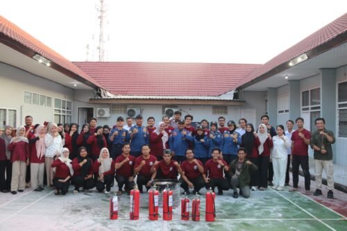Dalam upaya meningkatkan kesiapsiagaan dan keselamatan kerja di lingkungan kantor, Kantor Pertanahan Kabupaten Paser melaksanakan Pelatihan Penggunaan Alat Pemadam Api Ringan (APAR) dan Penanganan Awal Kebakaran