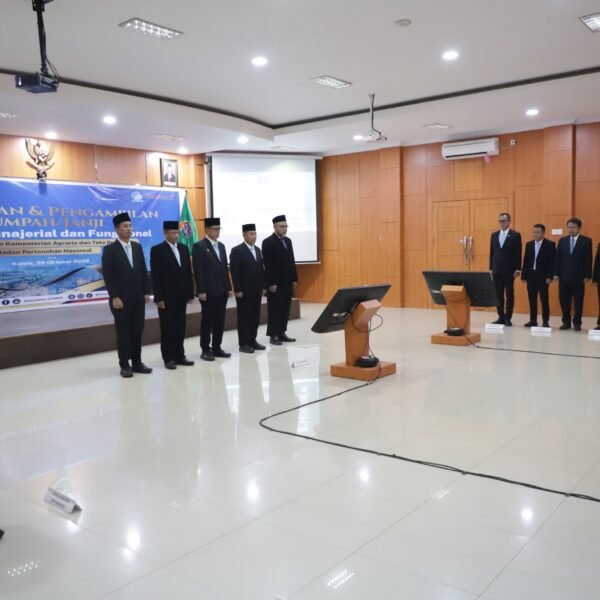 Kantor Wilayah (Kanwil) BPN Provinsi Kalimantan Timur mengikuti pelantikan dan pengambilan sumpah/janji jabatan manajerial dan fungsional