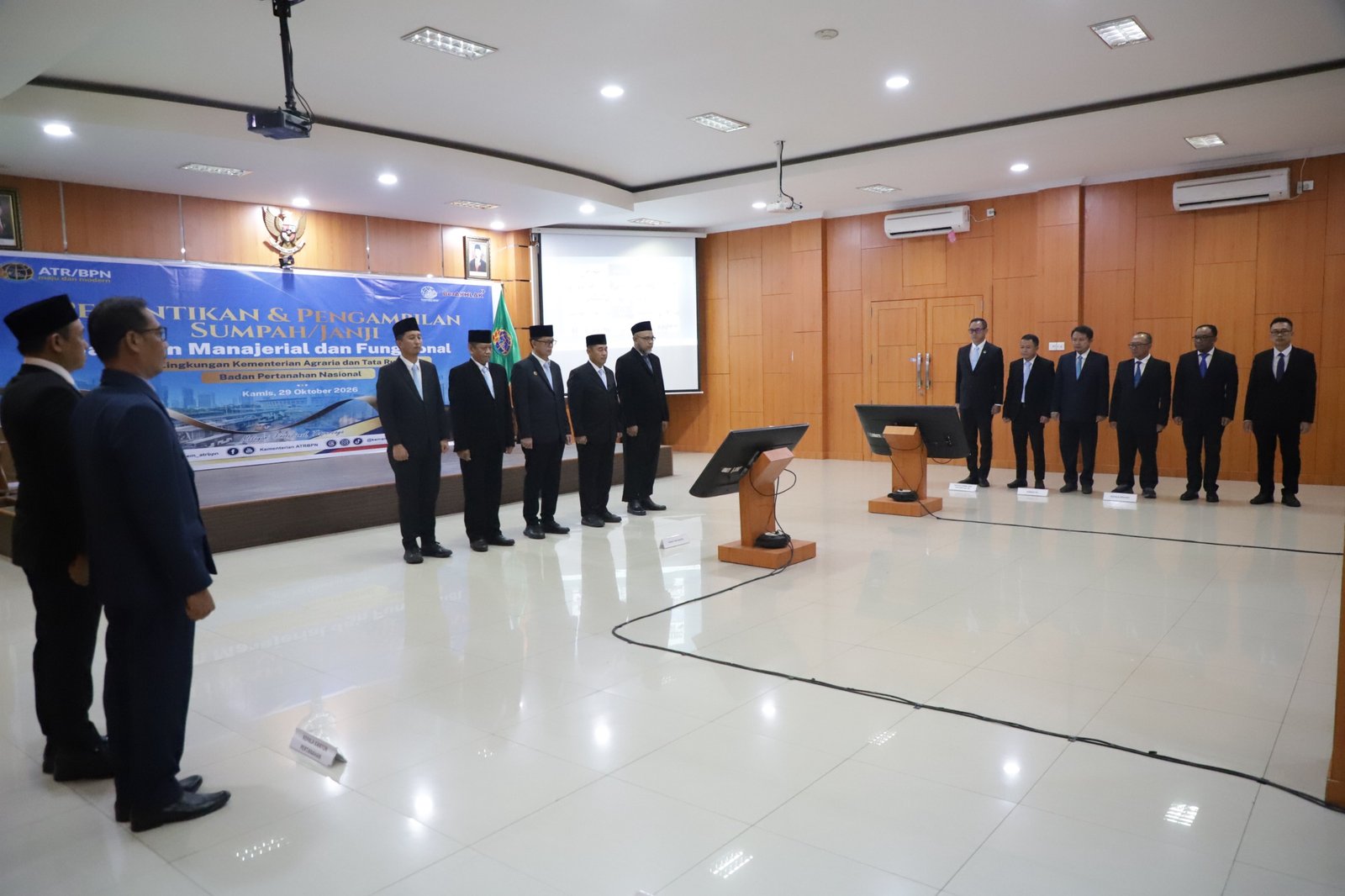 Kantor Wilayah (Kanwil) BPN Provinsi Kalimantan Timur mengikuti pelantikan dan pengambilan sumpah/janji jabatan manajerial dan fungsional