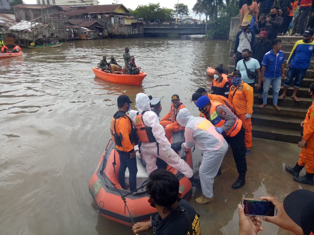 Difin Ditemukan, Korban Tenggelam Karang Mumus PROKALTIM 1 Difin Ditemukan Korban Tenggelam Karang Mumus1 Difin Ditemukan, Korban Tenggelam Karang Mumus PROKALTIM