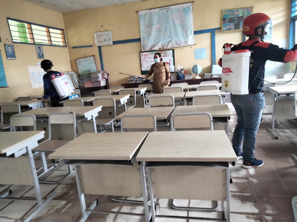 Hari Pertama Sekolah Daring, SDN 015 Gunung Lingai Sterilkan Sekolah PROKALTIM 1 Hari Pertama Sekolah Daring, SDN 015 Gunung Lingai Sterilkan Sekolah