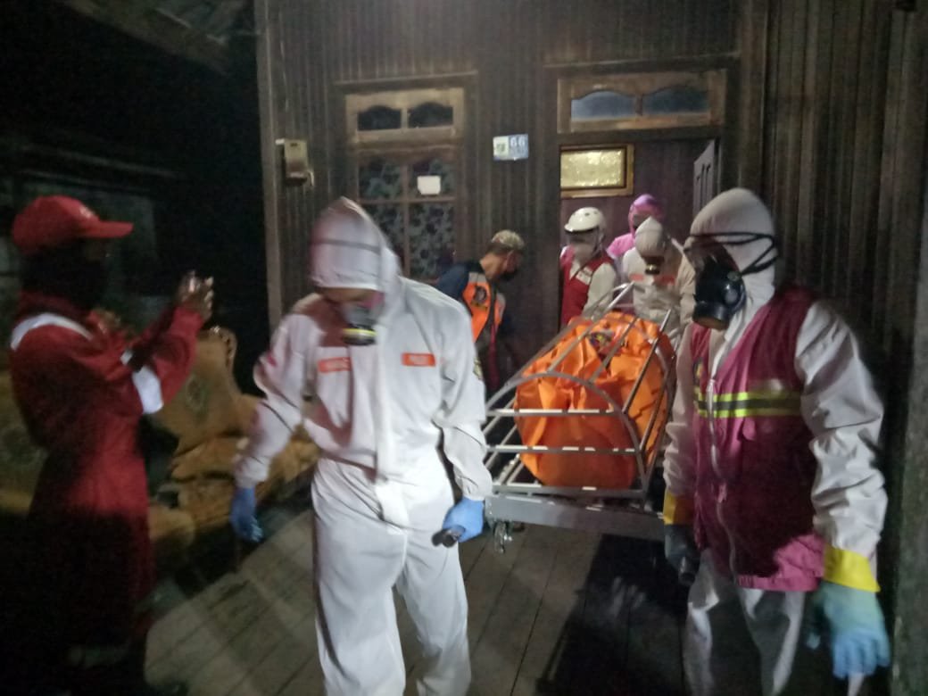 Kaki dan Tangan Terikat, Pria 20 Tahun Tewas dengan Posisi Tergantung Nilon PROKALTIM 1 Kaki dan Tangan Terikat, Pria 20 Tahun Tewas dengan Posisi Tergantung Nilon