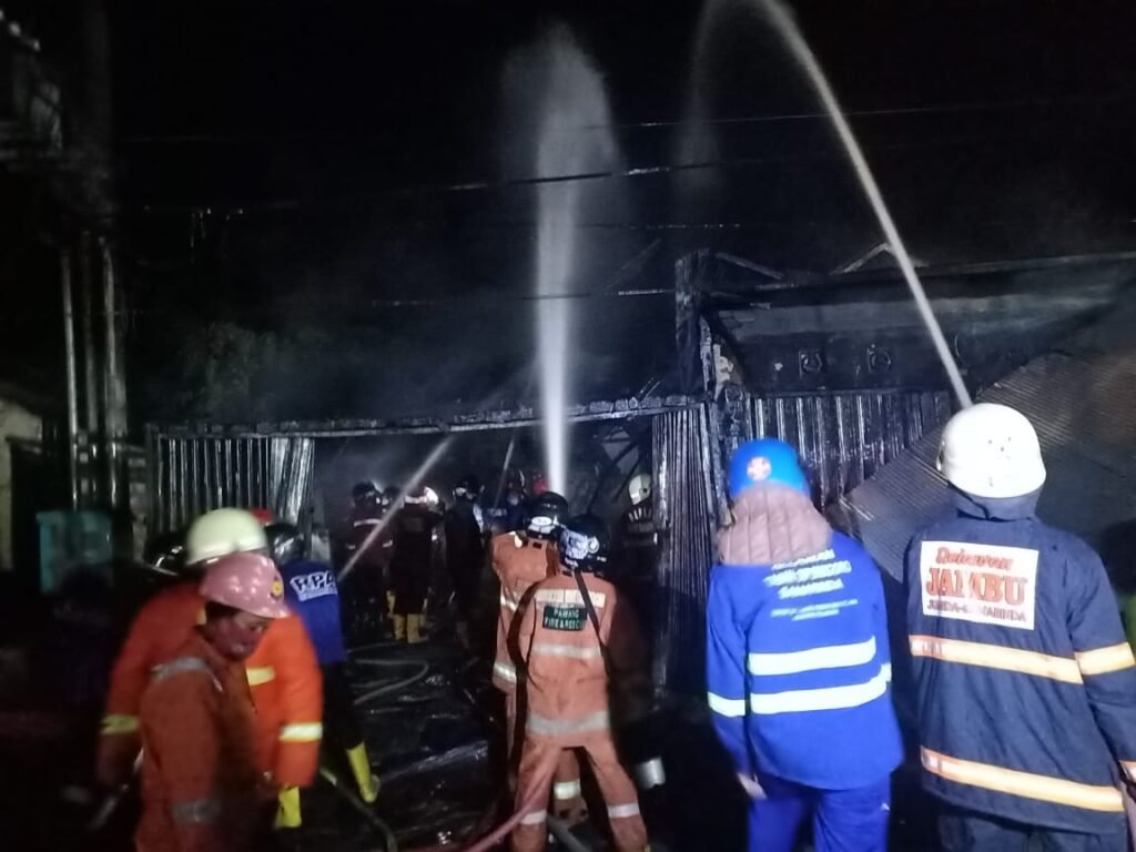 Satu Ruko Hangus, Sumber Air jadi Kendala
