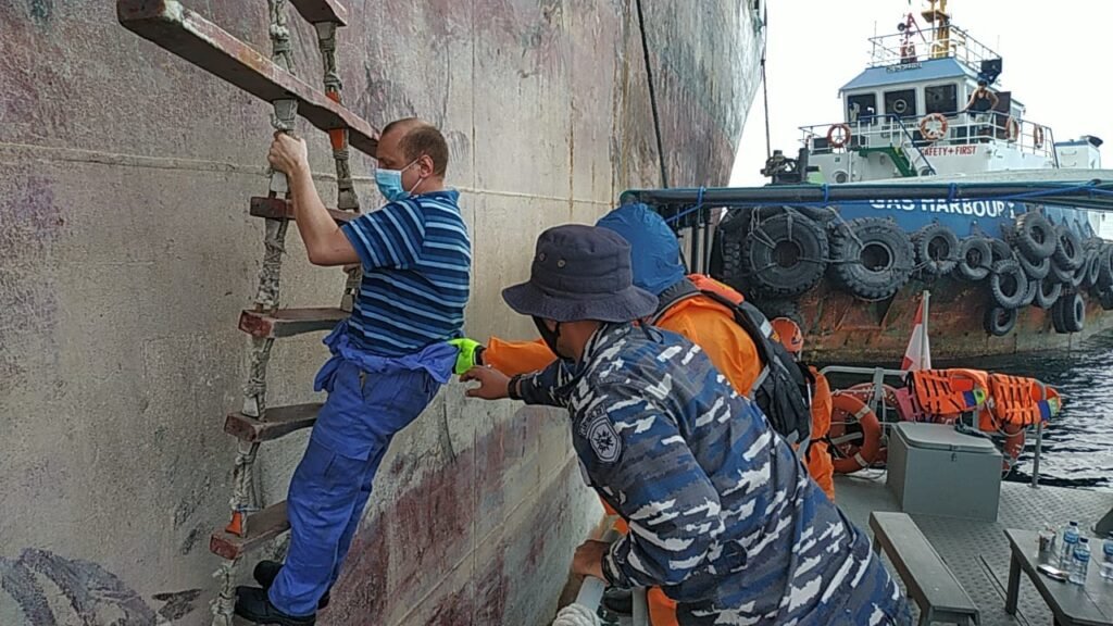 IMG 20210303 WA0010 20 Warga Ukraina Terombang-Ambing di Tengah Laut Balikpapan, Akibat Speed Boat Terbalik PROKALTIM