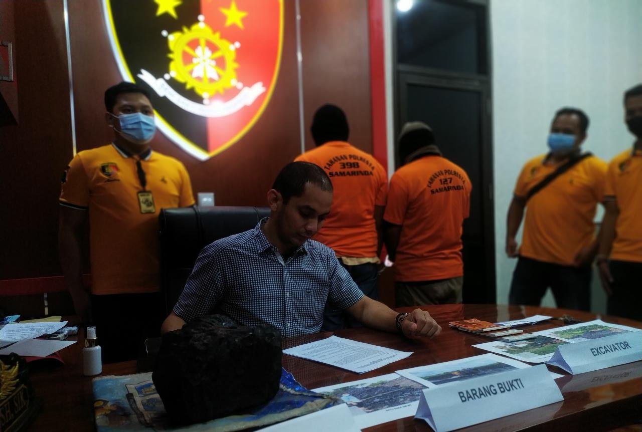 Polisi Amankan Dua Tersangka, Tambang Yang Hampir "Geser" Makam Covid-19. PROKALTIM 1 IMG 20210313 WA0001 Polisi Amankan Dua Tersangka, Tambang Yang Hampir "Geser" Makam Covid-19. PROKALTIM