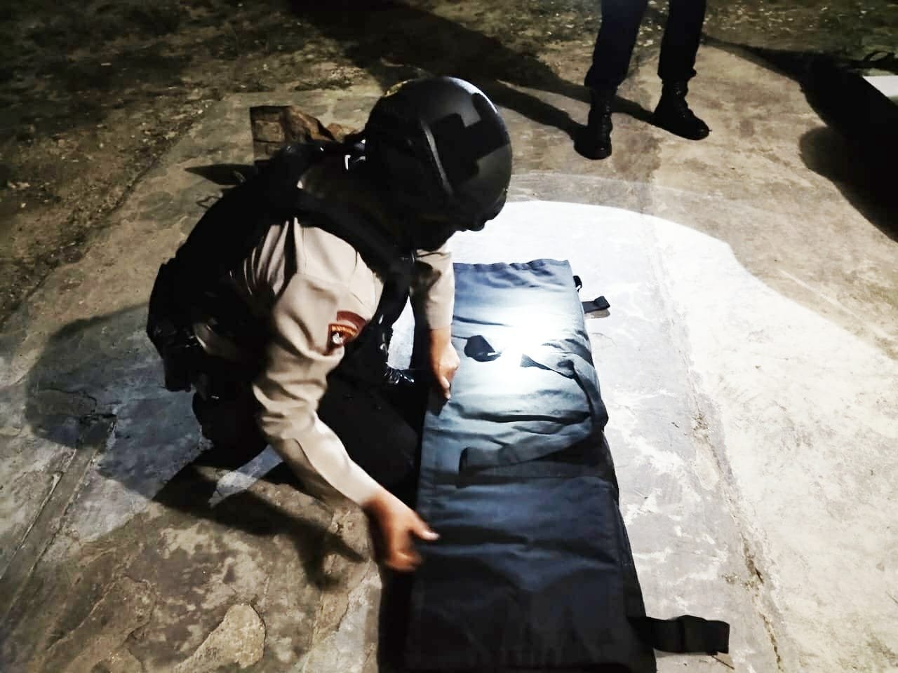 Gali Tanah Urug Jelang Buka Puasa, Unit Jibom Brimob Kaltim Evakuasi Bom Militer PD II PROKALTIM 1 IMG 20210419 WA0047 Gali Tanah Urug Jelang Buka Puasa, Unit Jibom Brimob Kaltim Evakuasi Bom Militer PD II PROKALTIM