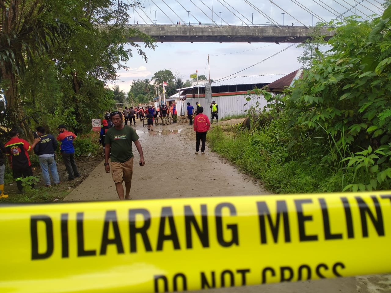 Asik Mancing, Hilang Karena Longsor Abrasi Jembatan Mahkota II PROKALTIM 1 IMG 20210425 WA0005 Asik Mancing, Hilang Karena Longsor Abrasi Jembatan Mahkota II PROKALTIM