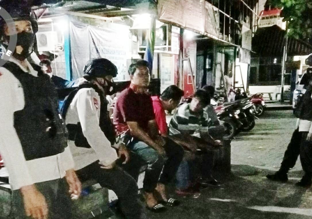 Brimob Batalyon A Pelopor Lakukan Patroli Malam, Imbau Warga Balikpapan Selalu Jaga Prokes PROKALTIM 1 WhatsApp Image 2021 06 09 at 07.07.23 Brimob Batalyon A Pelopor Lakukan Patroli Malam, Imbau Warga Balikpapan Selalu Jaga Prokes PROKALTIM