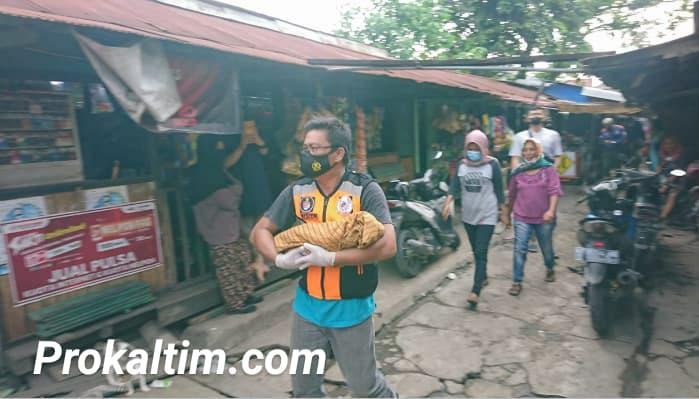 WhatsApp Image 2021 06 28 at 06.48.24 Bayi Prematur Meninggal, Warga Kebingungan, Polisi Bantu Kebumikan PROKALTIM