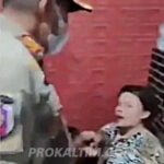 Detik-Detik Pemukulan Wanita Hamil Pemilik Cafe oleh Oknum Satpol PP saat Razia PPKM di Gowa