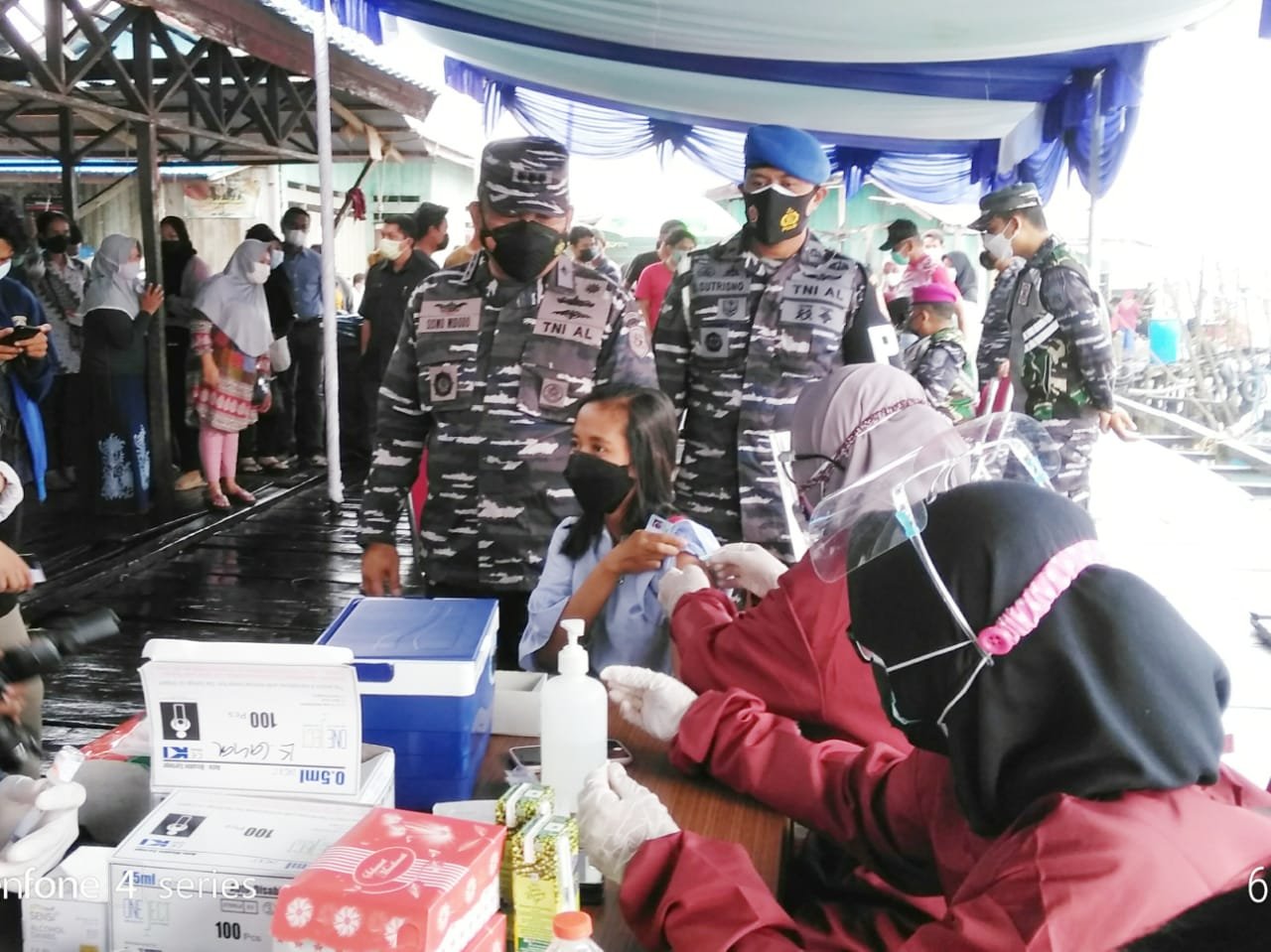 Giliran Warga Pesisir TPI Manggar di Vaksinasi Lanal Balikpapan PROKALTIM 1 WhatsApp Image 2021 07 06 at 19.04.04 Giliran Warga Pesisir TPI Manggar di Vaksinasi Lanal Balikpapan PROKALTIM