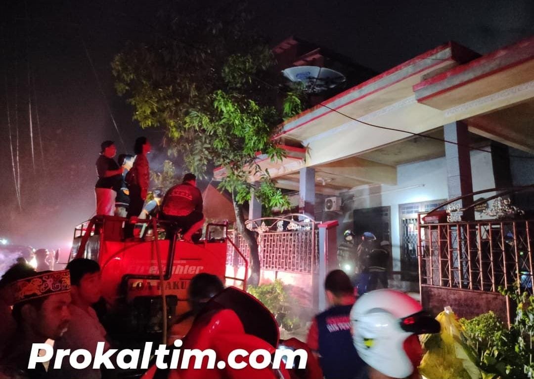 WhatsApp Image 2021 07 13 at 08.30.36 10 Fire Tank Berjibaku, Jinakan Si Jago Merah, Dugaan Kebakaran Karena Korsleting PROKALTIM