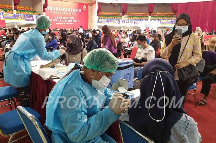 vaksin massal 268 Jalin Sinergitas, Pemkot, TNI, Polri, Lanal Balikpapan Turut Serta Serbuan Vaksinasi di Dome PROKALTIM