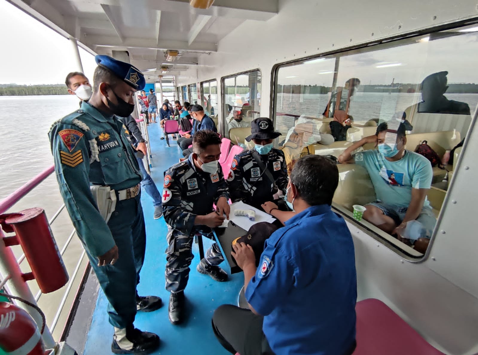 Lanal Balikpapan Serbu Penumpang dan Awak Kapal KMP Swarna Nalini dengan Vaksin PROKALTIM 1 IMG 20210908 WA0003 Lanal Balikpapan Serbu Penumpang dan Awak Kapal KMP Swarna Nalini dengan Vaksin PROKALTIM