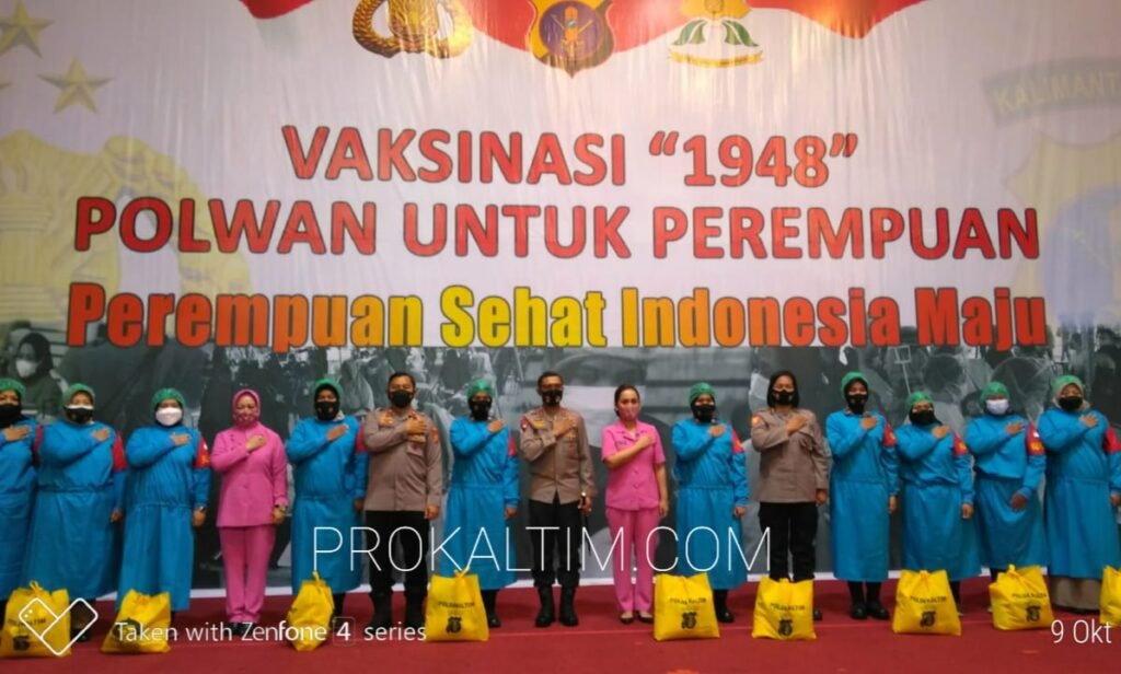 20211010 080931 Polwan Polda Kaltim Gelar Vaksinasi dan Bagikan Bansos bagi Nakes PROKALTIM