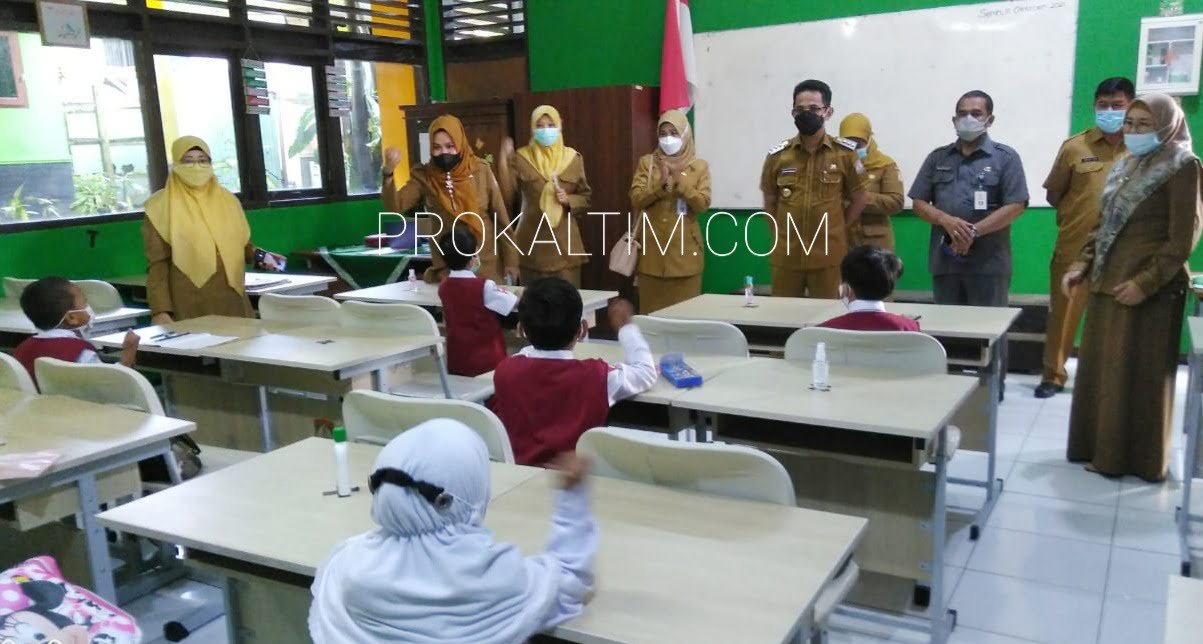 20211012 083030 Hari Pertama Sekolah Terbatas, Mendadak Wali Kota Tinjau di Sekolah PROKALTIM